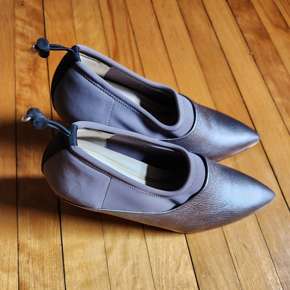 Cole Haan metallic in size 6